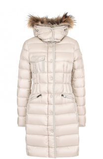 Приталенный стеганый пуховик с меховой отделкой капюшона Moncler