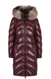 Стеганый пуховик с меховой отделкой капюшона Moncler