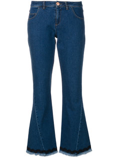 укороченные джинсы клеш с бахромой  See By Chloé