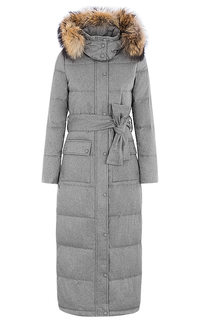 Длинное зимнее пальто с отделкой мехом енота La Reine Blanche