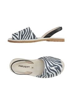 Сандалии Amust