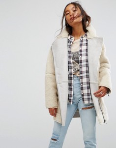 Байкерская куртка из искусственного меха ASOS Luxe - Кремовый