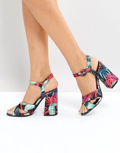 Босоножки на каблуке с цветочным принтом New Look - Мульти