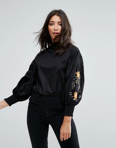 Топ с отделкой QED London - Черный