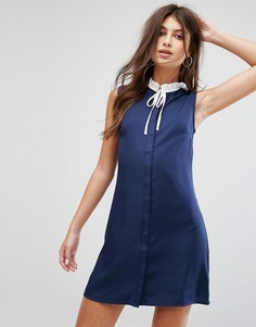Цельнокройное платье без рукавов с плиссированным воротником и завязкой Fashion Union - Темно-синий