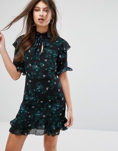 Чайное платье с высоким воротом и оборками на рукавах Fashion Union - Мульти