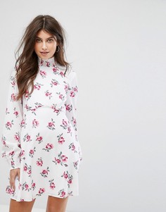 Платье с высокой горловиной и цветочным принтом Fashion Union - Белый