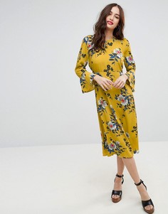 Платье миди с цветочным принтом и рукавами клеш ASOS - Мульти