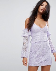 Кружевное платье мини с открытыми плечами PrettyLittleThing - Фиолетовый