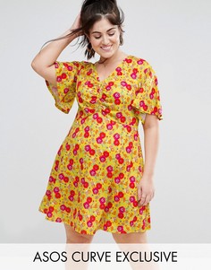 Желтое чайное платье с цветочным принтом и сборкой на груди ASOS CURVE - Мульти