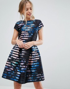 Короткое приталенное платье в полоску с цветочным принтом Closet London - Мульти