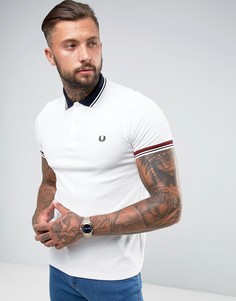 Фактурное узкое белое поло с контрастным воротником Fred Perry - Белый