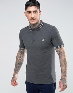 Узкое темно-серое поло с фактурной отделкой на воротнике Fred Perry - Серый