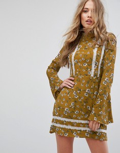 Платье с рукавами клеш и цветочным принтом MISSGUIDED - Желтый
