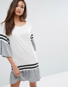Платье-футболка с оборками PrettyLittleThing - Белый