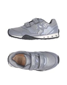 Низкие кеды и кроссовки Geox