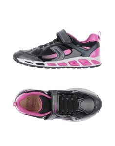 Низкие кеды и кроссовки Geox