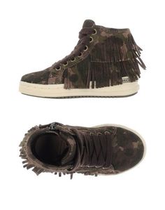 Низкие кеды и кроссовки Geox