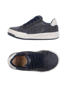Низкие кеды и кроссовки Geox