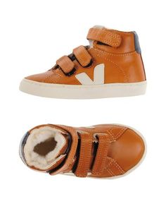 Низкие кеды и кроссовки Veja