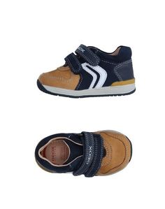 Низкие кеды и кроссовки Geox