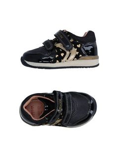 Низкие кеды и кроссовки Geox