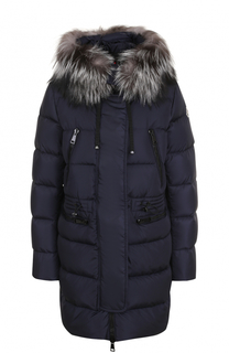 Приталенный стеганый пуховик с меховой отделкой капюшона Moncler