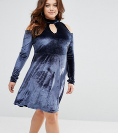 Бархатное платье с открытыми плечами и вырезом капелькой ASOS CURVE - Синий