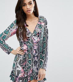 Цельнокройное платье с оборками и змеиным принтом PrettyLittleThing - Черный