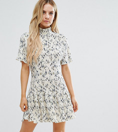 Плиссированное цельнокройное платье с высоким воротом и цветочным принтом Missguided Petite - Мульти