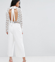 Кружевной комбинезон с открытой спиной и юбкой-шортами ASOS PETITE Premium - Белый