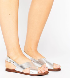 Замшевые сандалии для широкой стопы с ремешками накрест New Look - Серебряный