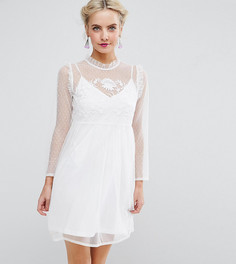 Сетчатое свободное платье с вышивкой ASOS PETITE - Белый