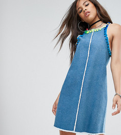 Джинсовое платье мини с отделкой помпонами Jaded London Tall - Синий