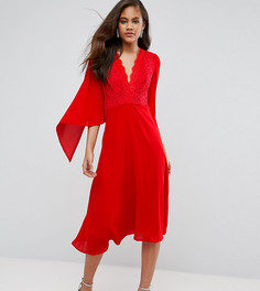 Приталенное платье миди с кейпом и кружевом John Zack Tall - Красный