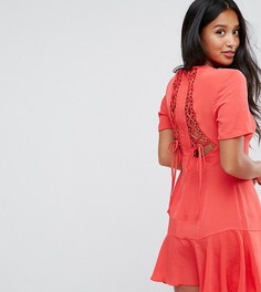 Чайное платье со шнуровкой на спине ASOS PETITE - Красный