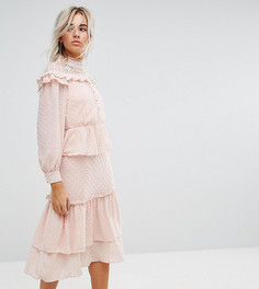 Платье миди с эффектом металлик и многослойными оборками True Decadence Petite - Розовый