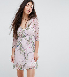 Сетчатое платье с запахом и цветочным принтом New Look Petite - Розовый