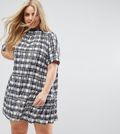 Свободное платье в черно-белую клетку ASOS CURVE - Мульти