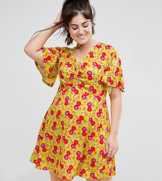 Желтое чайное платье с цветочным принтом и сборкой на груди ASOS CURVE - Мульти
