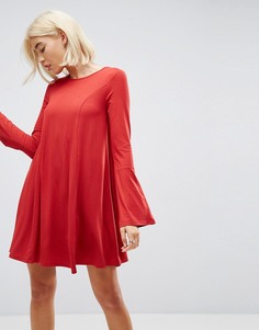 Свободное платье мини с декоративными швами и рукавами клеш ASOS - Красный