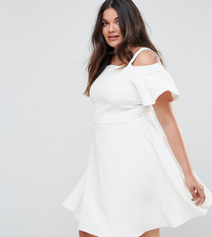 Короткое приталенное платье с открытыми плечами Closet London Plus - Белый