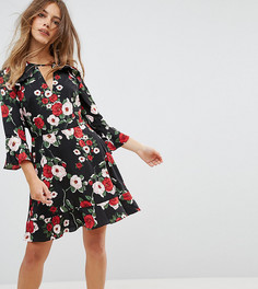 Короткое приталенное платье с цветочным принтом и оборками Boohoo Petite - Черный