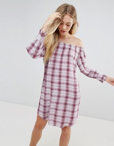 Платье в клетку с открытыми плечами New Look - Красный