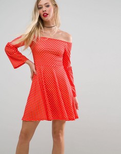 Короткое приталенное платье в горошек с широким вырезом и рукавами клеш ASOS - Мульти