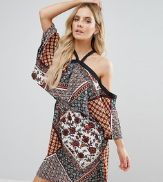 Платье с открытыми плечами и плиточным принтом Boohoo Petite - Мульти