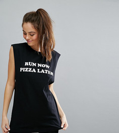 Черная облегающая майка с надписью Run Now Pizza Later Twerk Out - Черный