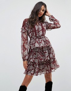 Платье с оборками и кружевными вставками Boohoo - Красный