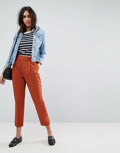 Суженные книзу брюки с завышенной талией и складками ASOS Tailored - Красный