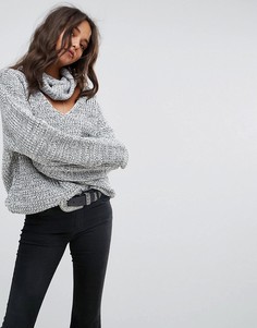 Меланжевый оверсайз-джемпер с отворачивающимся воротником и вырезом Glamorous - Серый